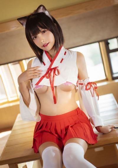 办公室的超短裙女教师