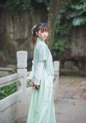 年轻的小婊2中文版