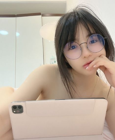 冰漪野外丰满人体1